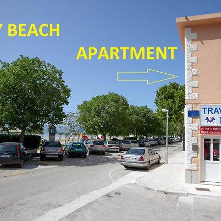 Ap Punta Next To Sandy Beach, Apartment With Garden Omis Exterior photo