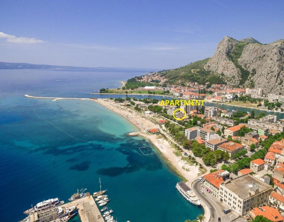 Ap Punta Next To Sandy Beach, Apartment With Garden Omis Exterior photo